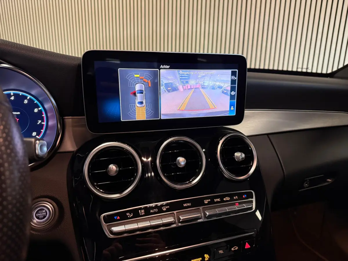 180 AMG STYLING-CAMERA-DIGI DASH-APPLE CARPLAY-DODEHOEK-COMPLEET