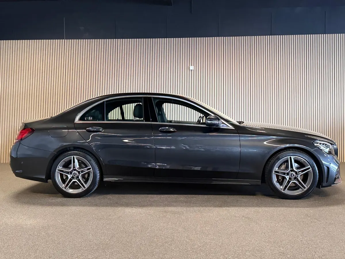 180 AMG STYLING-CAMERA-DIGI DASH-APPLE CARPLAY-DODEHOEK-COMPLEET