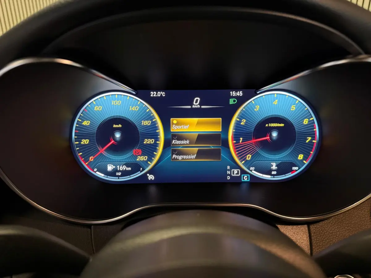 180 AMG STYLING-CAMERA-DIGI DASH-APPLE CARPLAY-DODEHOEK-COMPLEET