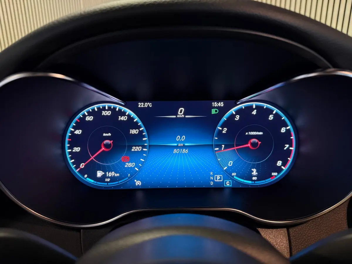 180 AMG STYLING-CAMERA-DIGI DASH-APPLE CARPLAY-DODEHOEK-COMPLEET