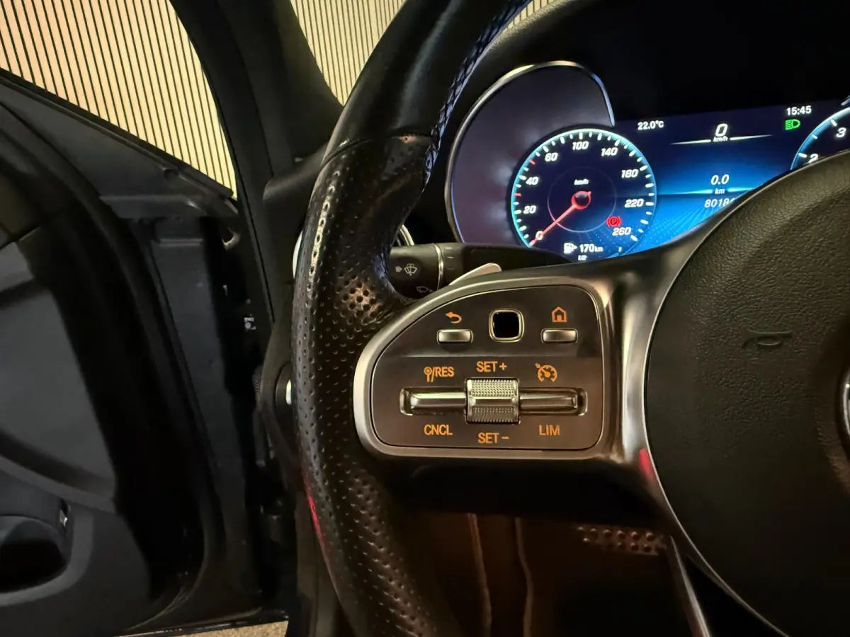 180 AMG STYLING-CAMERA-DIGI DASH-APPLE CARPLAY-DODEHOEK-COMPLEET