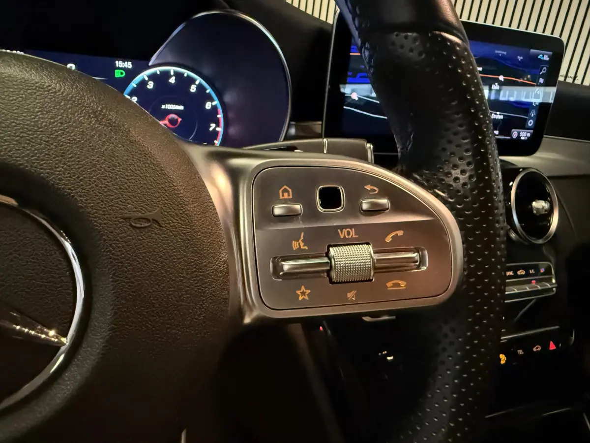 180 AMG STYLING-CAMERA-DIGI DASH-APPLE CARPLAY-DODEHOEK-COMPLEET