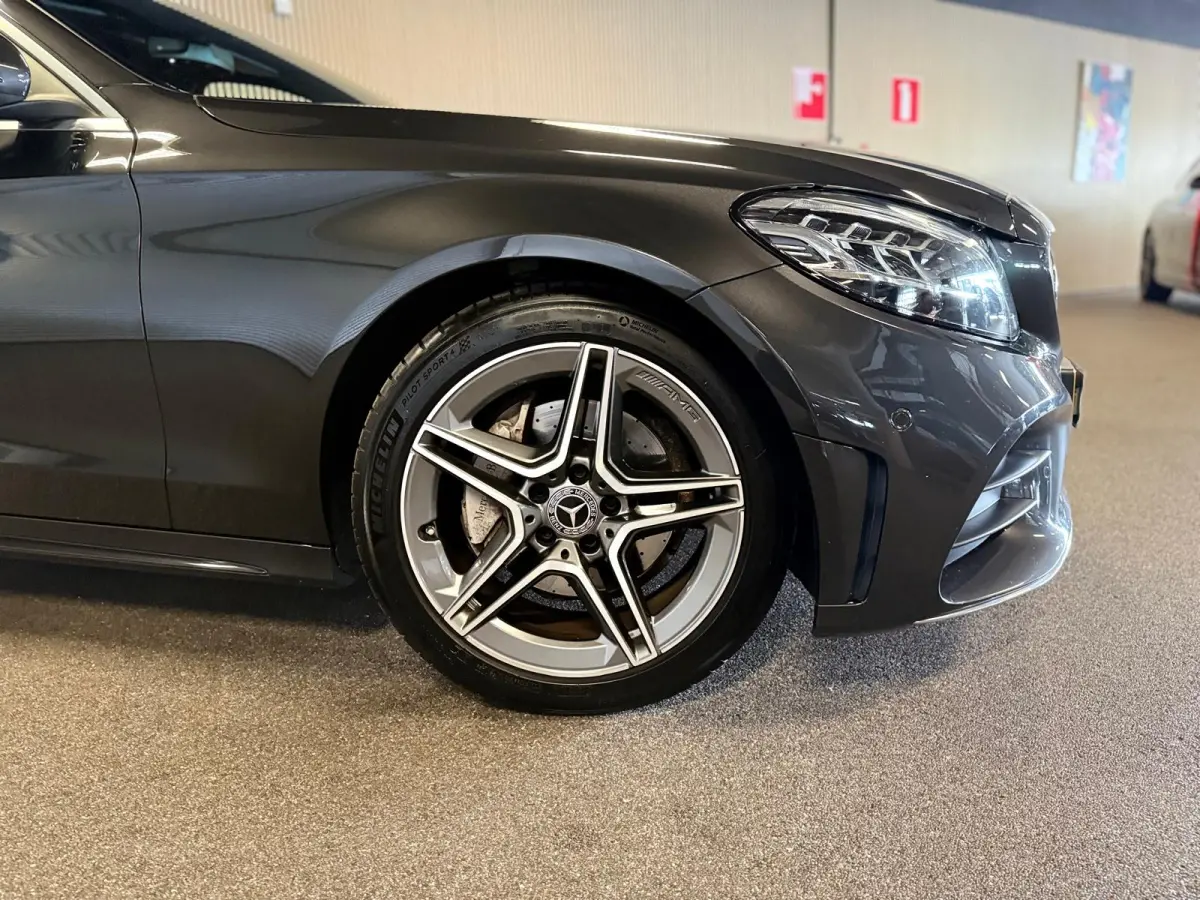 180 AMG STYLING-CAMERA-DIGI DASH-APPLE CARPLAY-DODEHOEK-COMPLEET