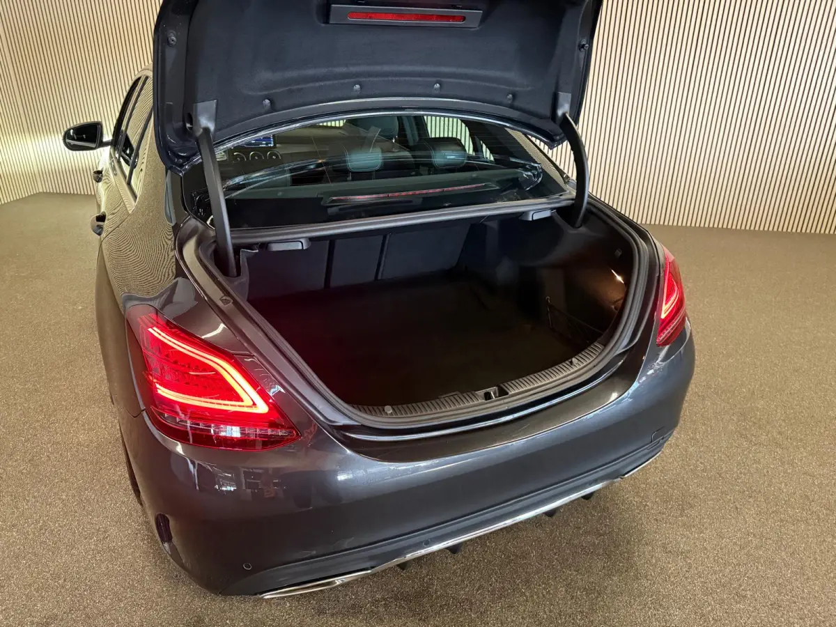 180 AMG STYLING-CAMERA-DIGI DASH-APPLE CARPLAY-DODEHOEK-COMPLEET