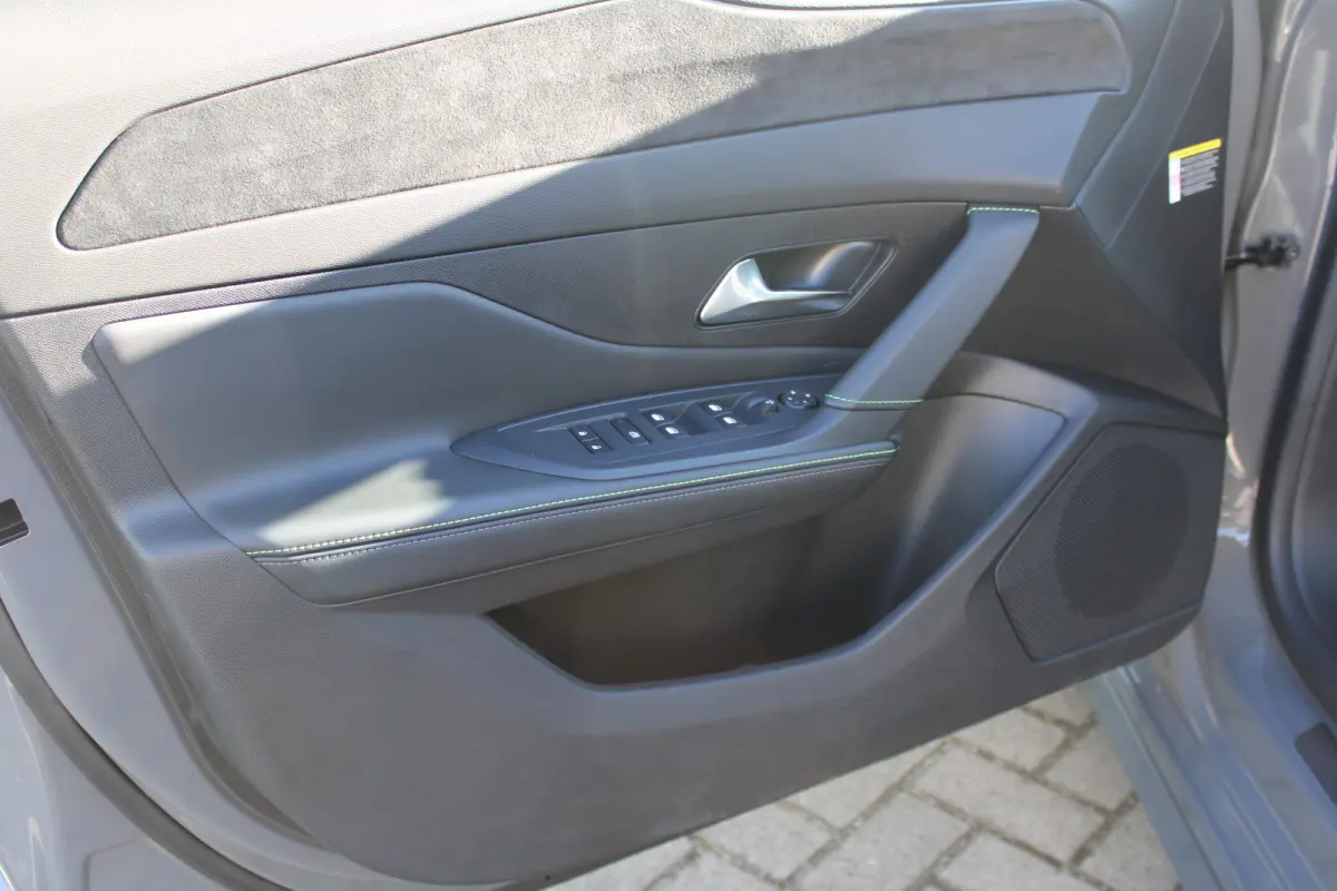GT 1.2 Hybrid 145 Schuif/Kantel-dak | Focal Hi-Fi Systeem | Drive Assist Pack