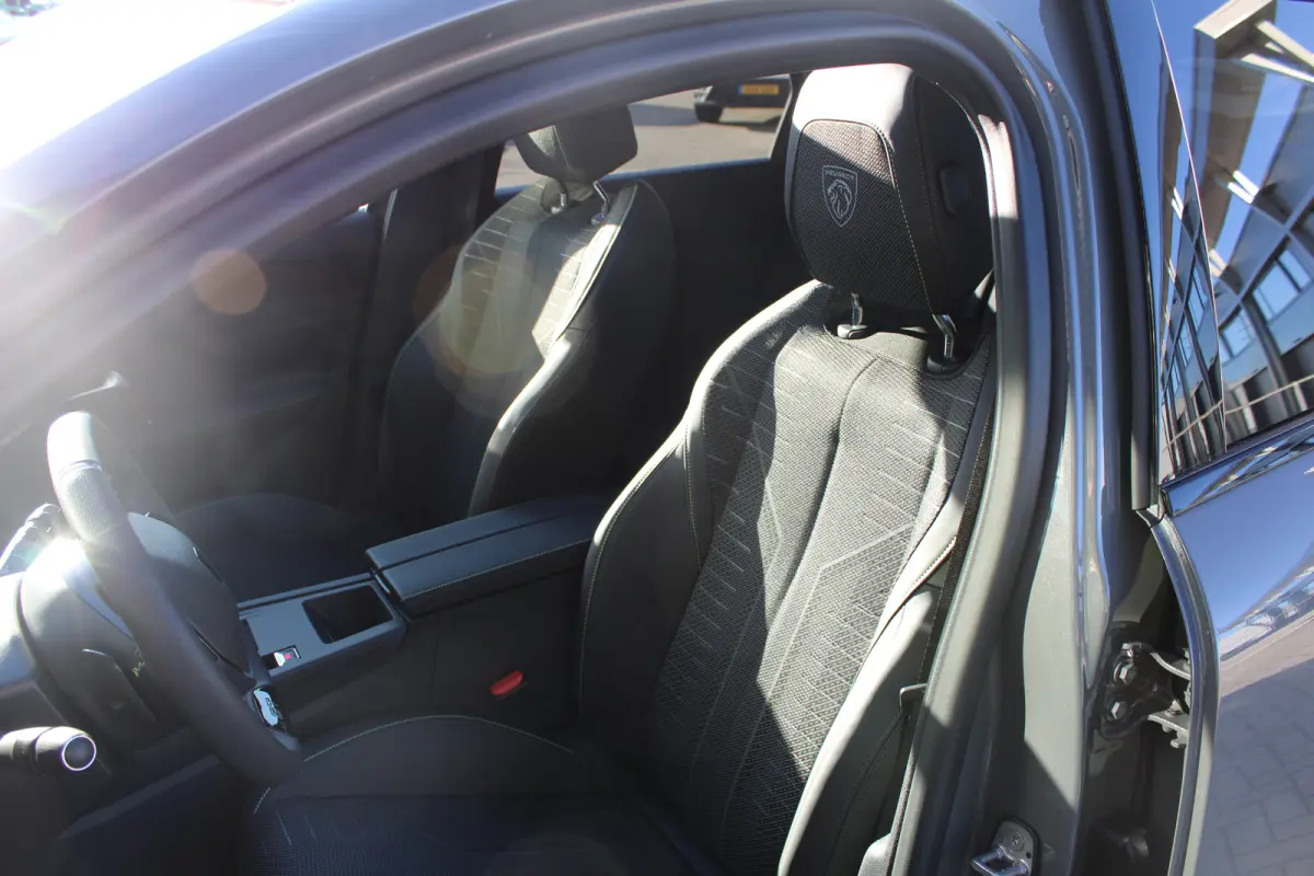 GT 1.2 Hybrid 145 Schuif/Kantel-dak | Focal Hi-Fi Systeem | Drive Assist Pack