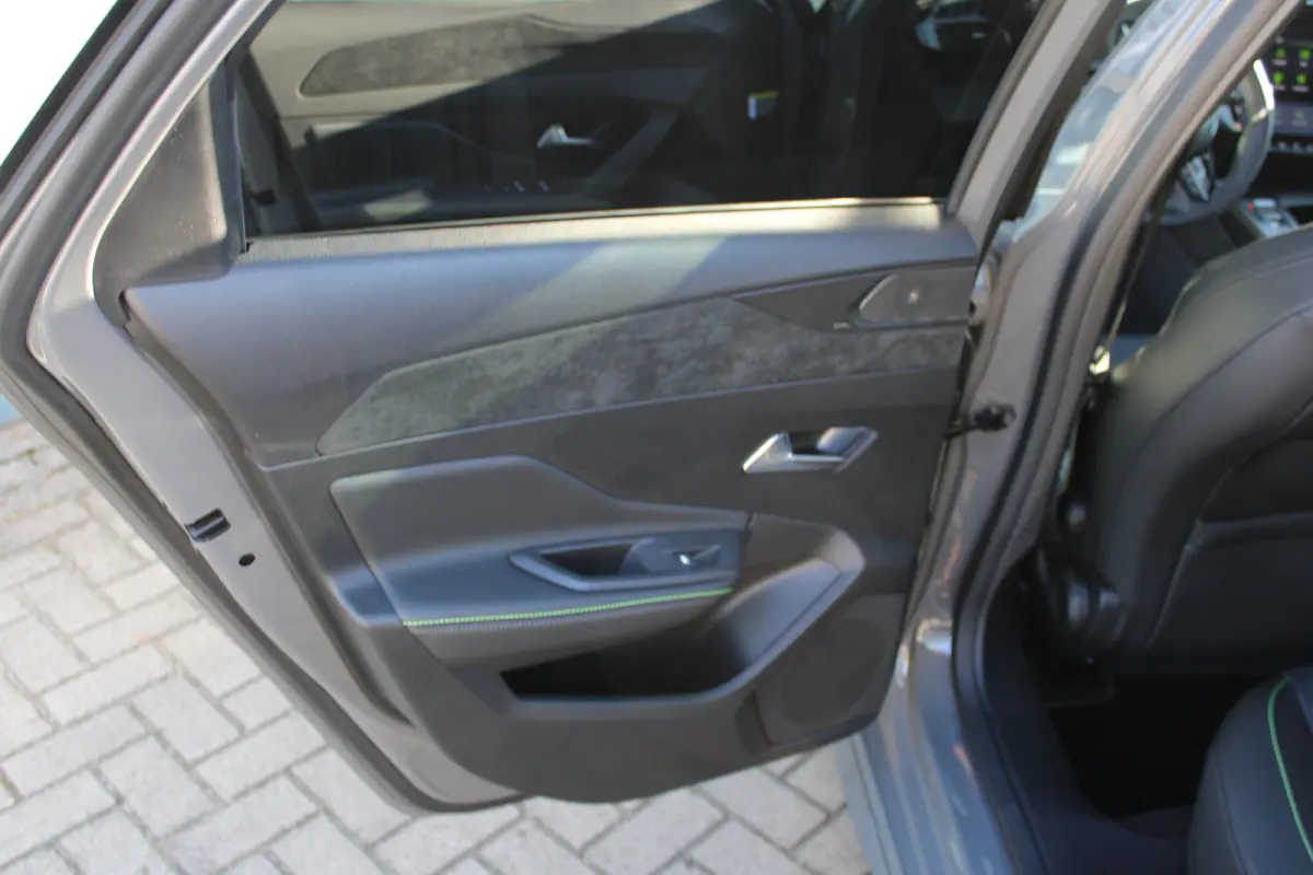 GT 1.2 Hybrid 145 Schuif/Kantel-dak | Focal Hi-Fi Systeem | Drive Assist Pack