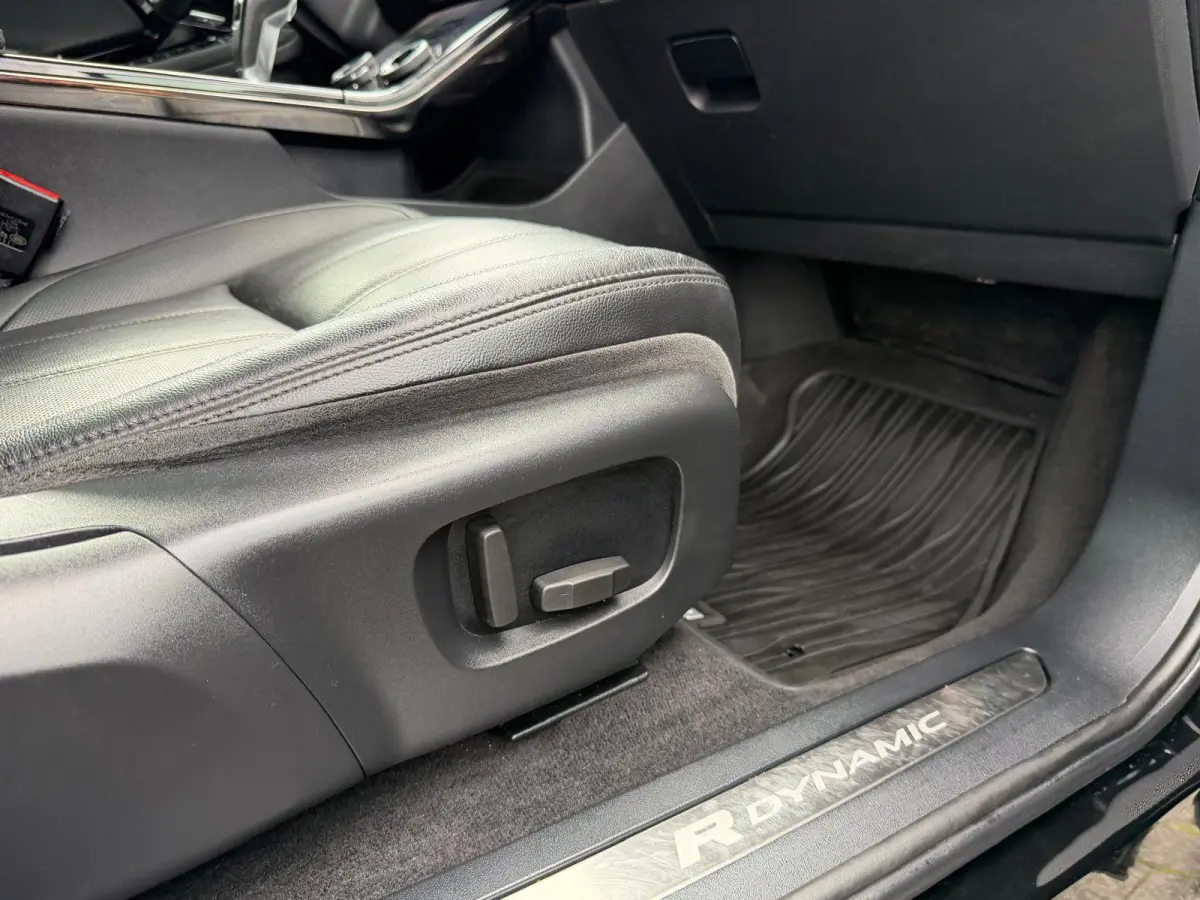 2.0 P200 AWD R-Dynamic Full Spec