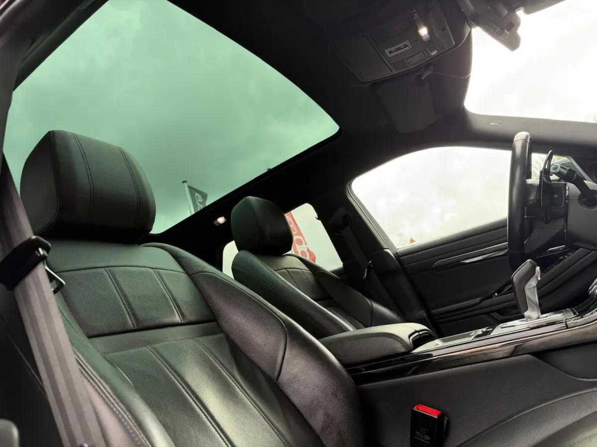2.0 P200 AWD R-Dynamic Full Spec
