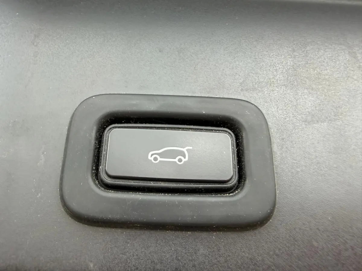 2.0 P200 AWD R-Dynamic Full Spec