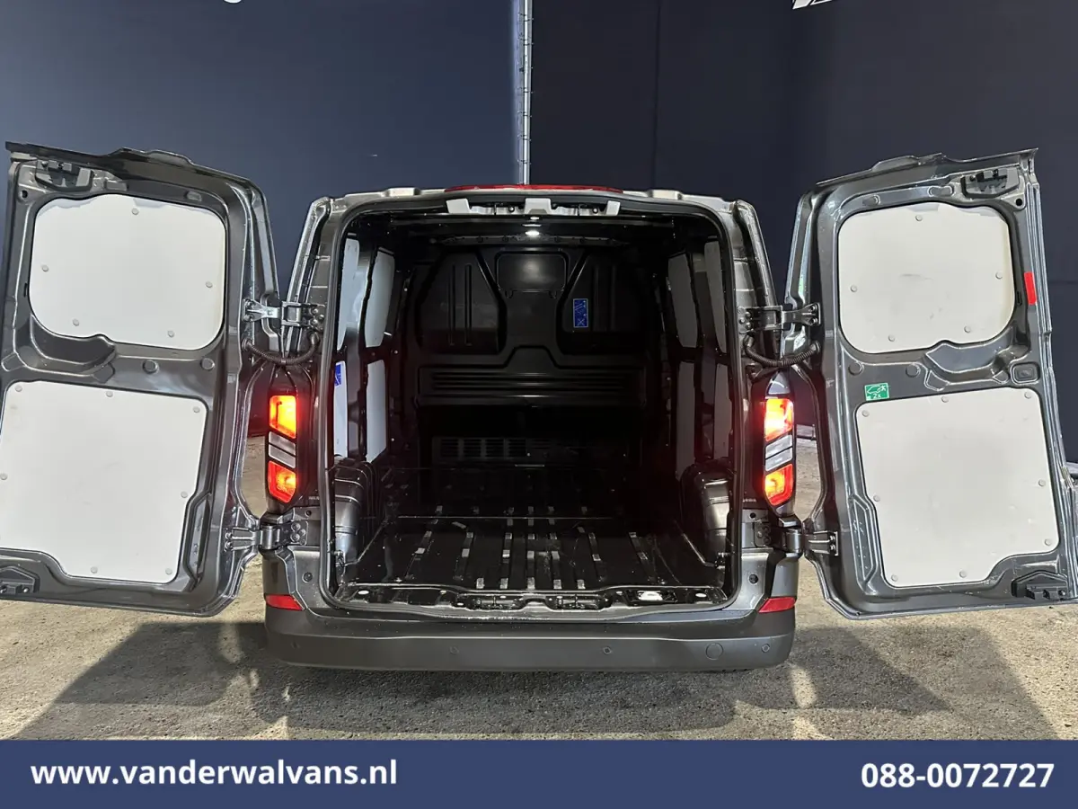 2.0 TDCI 136pk L1H1 Euro6 Airco | Camera | Navigatie | Apple Carplay | LED | Cruisecontrol Android Auto, Verwarmde voorruit, Parkeersensoren, Stoelverwarming, Bijrijdersbank, 2590kg trekverm