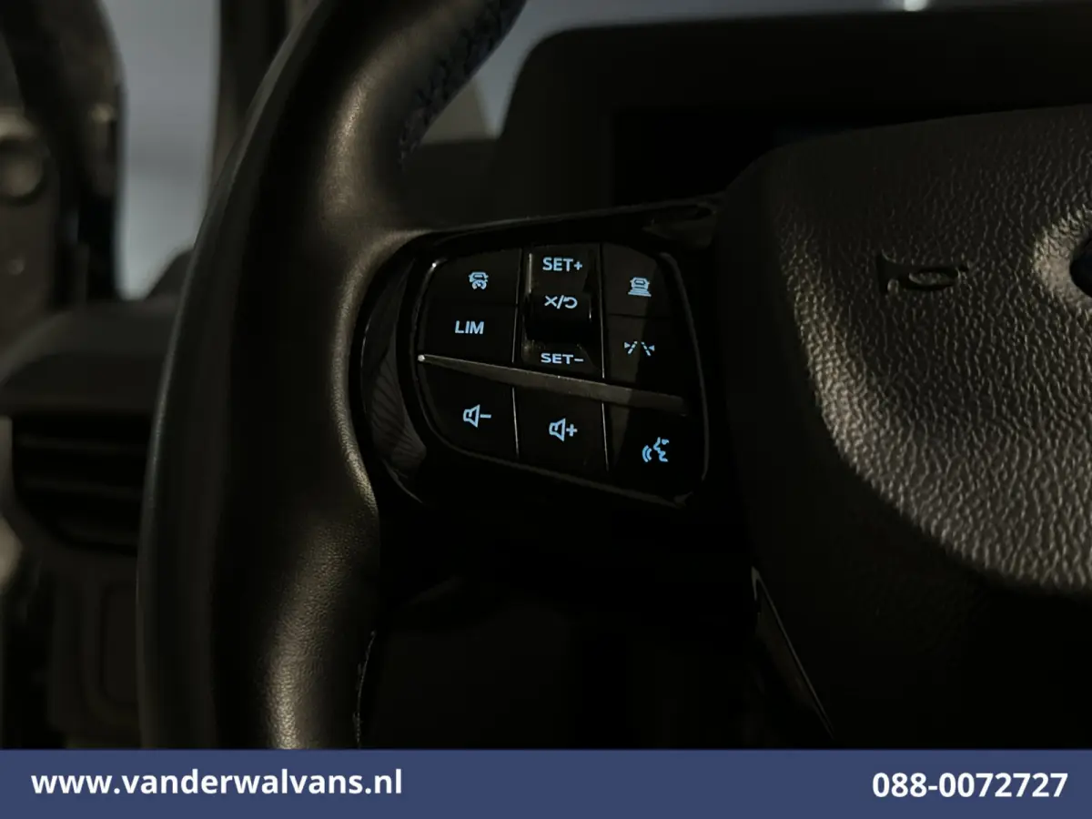 2.0 TDCI 136pk L1H1 Euro6 Airco | Camera | Navigatie | Apple Carplay | LED | Cruisecontrol Android Auto, Verwarmde voorruit, Parkeersensoren, Stoelverwarming, Bijrijdersbank, 2590kg trekverm