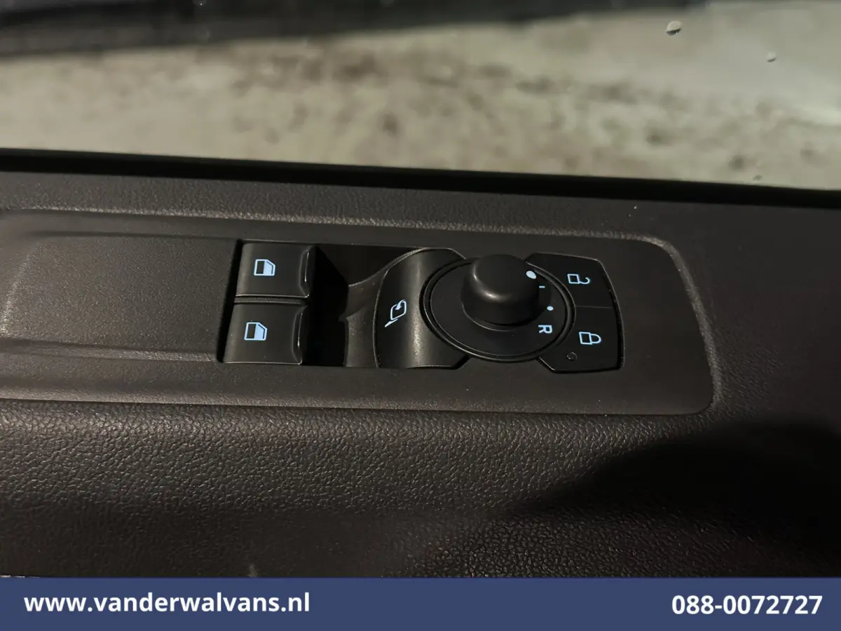 2.0 TDCI 136pk L1H1 Euro6 Airco | Camera | Navigatie | Apple Carplay | LED | Cruisecontrol Android Auto, Verwarmde voorruit, Parkeersensoren, Stoelverwarming, Bijrijdersbank, 2590kg trekverm