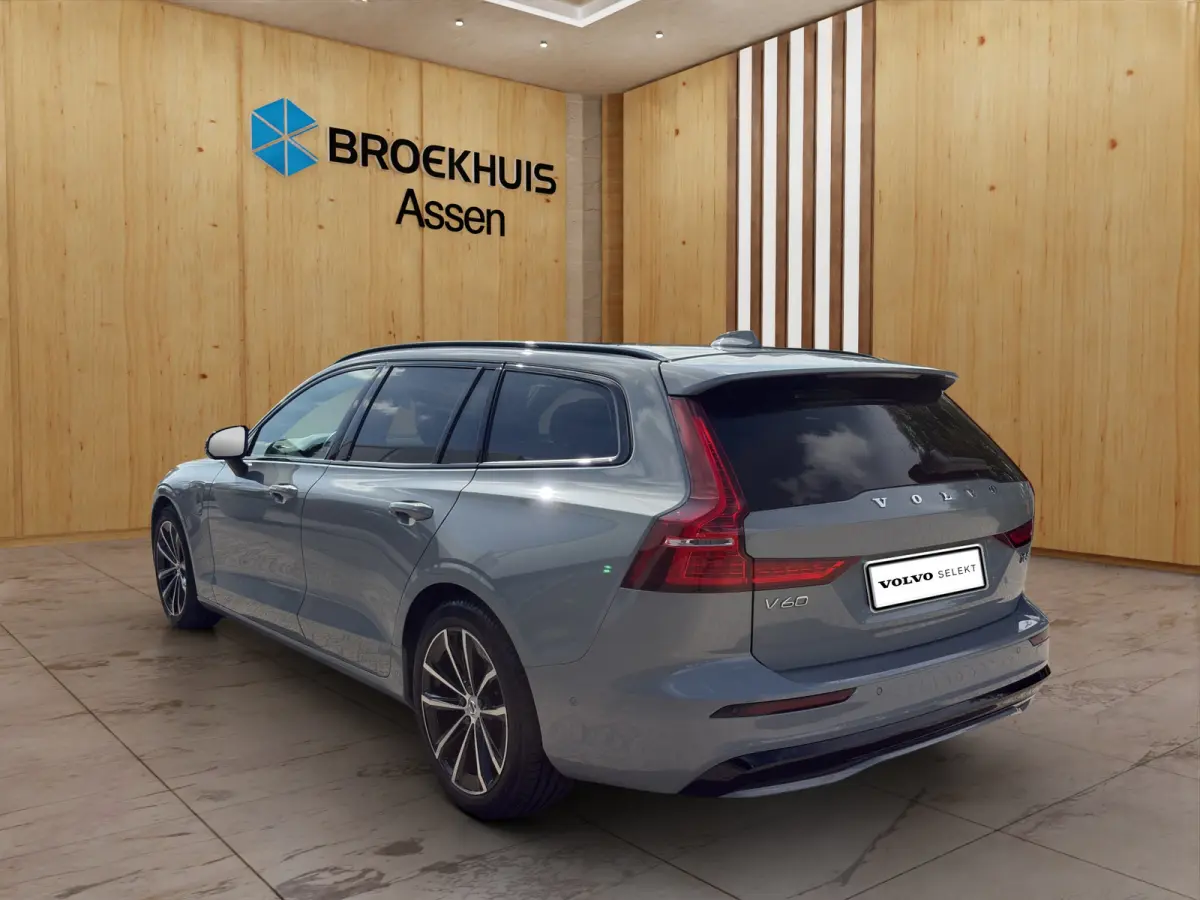 2.0 T8 Plug-in hybrid AWD Plus Dark | Trekhaak | Harman Kardon | Stoel + Stuur Verwarming | 360 Camera | BLIS | Memory Stoelen |