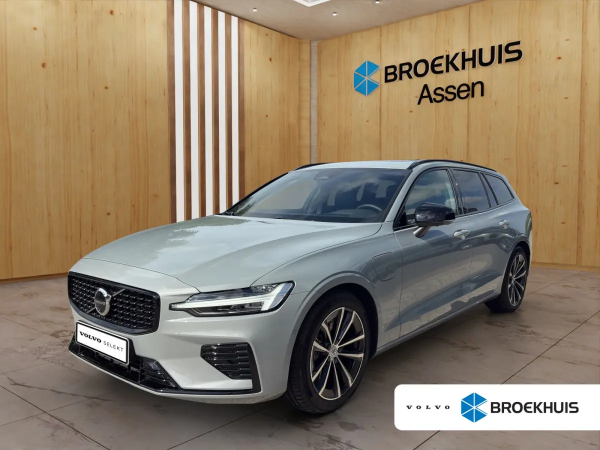 2.0 T8 Plug-in hybrid AWD Plus Dark | Trekhaak | Harman Kardon | Stoel + Stuur Verwarming | 360 Camera | BLIS | Memory Stoelen |