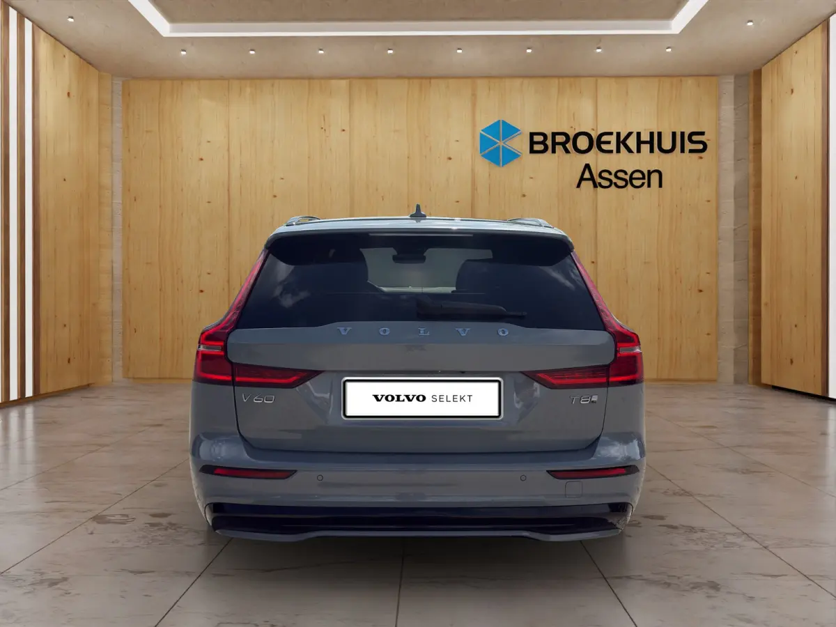 2.0 T8 Plug-in hybrid AWD Plus Dark | Trekhaak | Harman Kardon | Stoel + Stuur Verwarming | 360 Camera | BLIS | Memory Stoelen |
