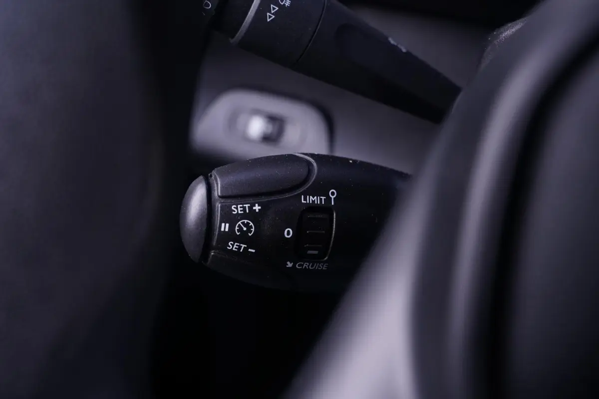 1.5 BlueHDI 75 pk Premium Airco, Apple Carplay Cruise Control, Imperiaal, PDC achter, 3-Zits