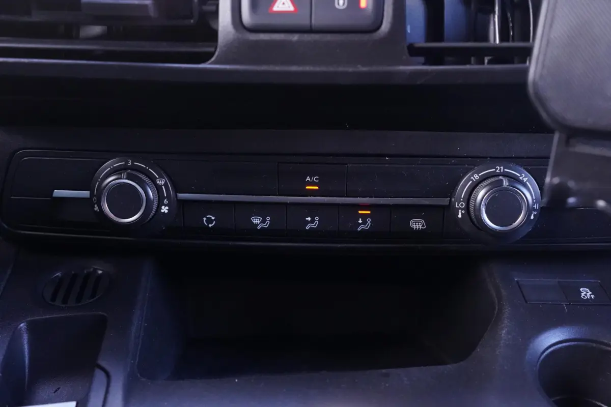 1.5 BlueHDI 75 pk Premium Airco, Apple Carplay Cruise Control, Imperiaal, PDC achter, 3-Zits