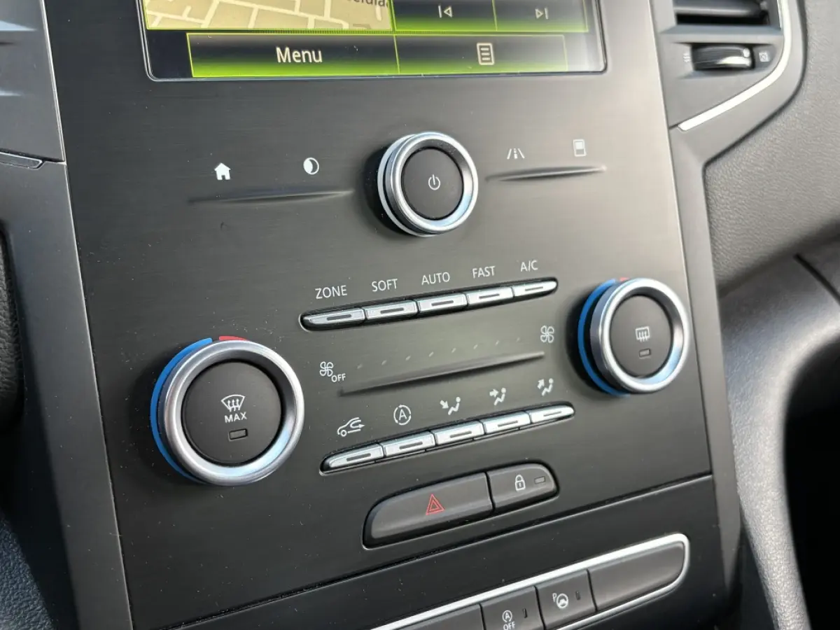 1.5 dCi Bose Navi Led Camera Keyless
