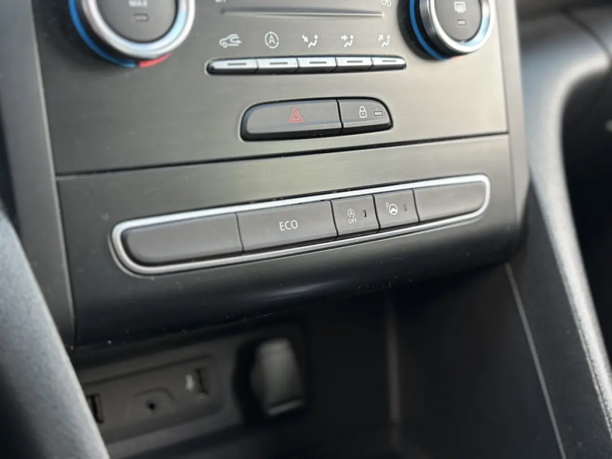 1.5 dCi Bose Navi Led Camera Keyless