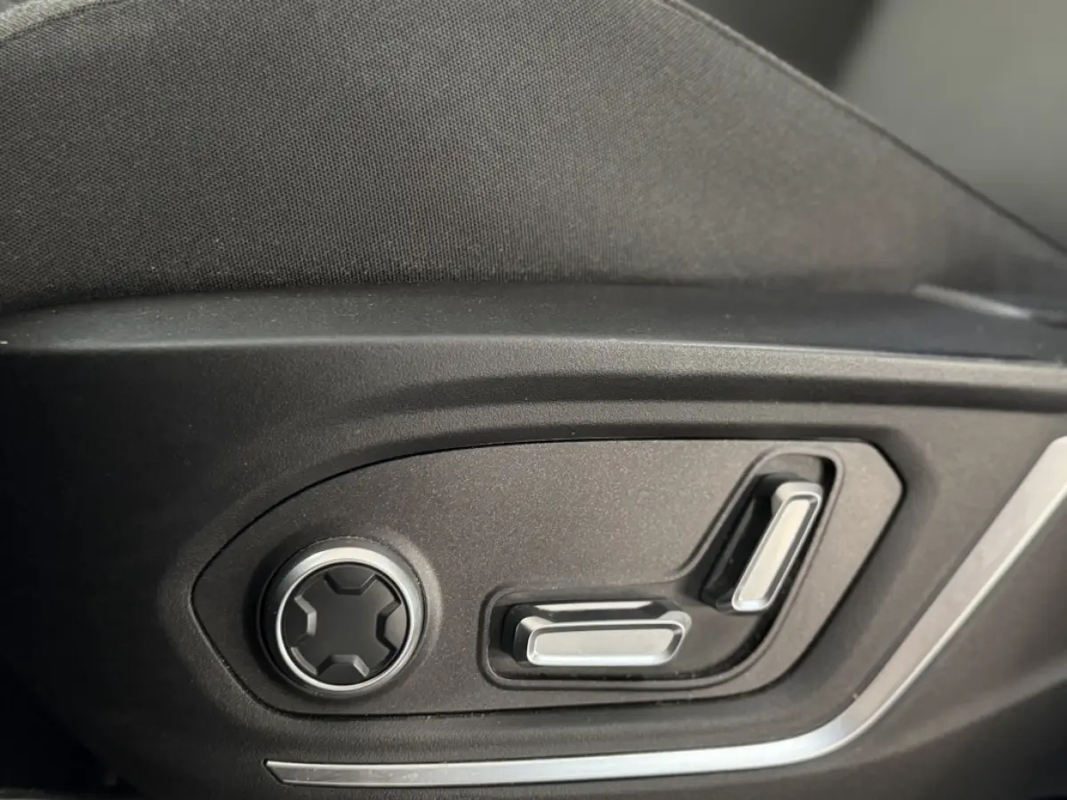 1.5 Plug-in Hybrid 261PK BLACK EDITION 360 VOL