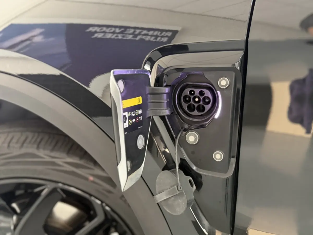 1.5 Plug-in Hybrid 261PK BLACK EDITION 360 VOL