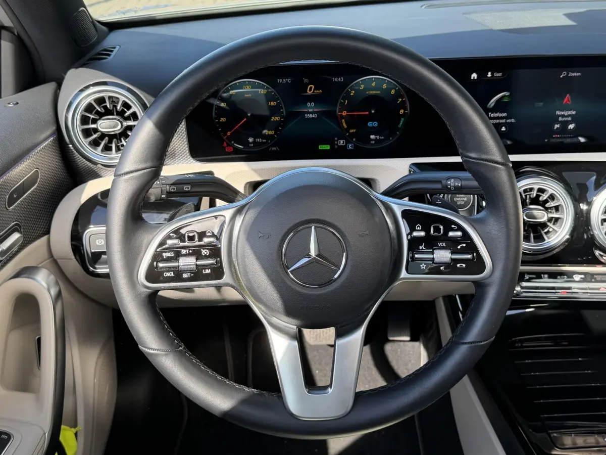 250 e Business Solution Luxury Limited 17"/Panoramadak/Leder + memory/Stoelverwarming/Camera/Dodehoek/Keyless/Matrix LED