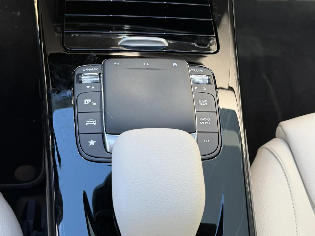 250 e Business Solution Luxury Limited 17"/Panoramadak/Leder + memory/Stoelverwarming/Camera/Dodehoek/Keyless/Matrix LED