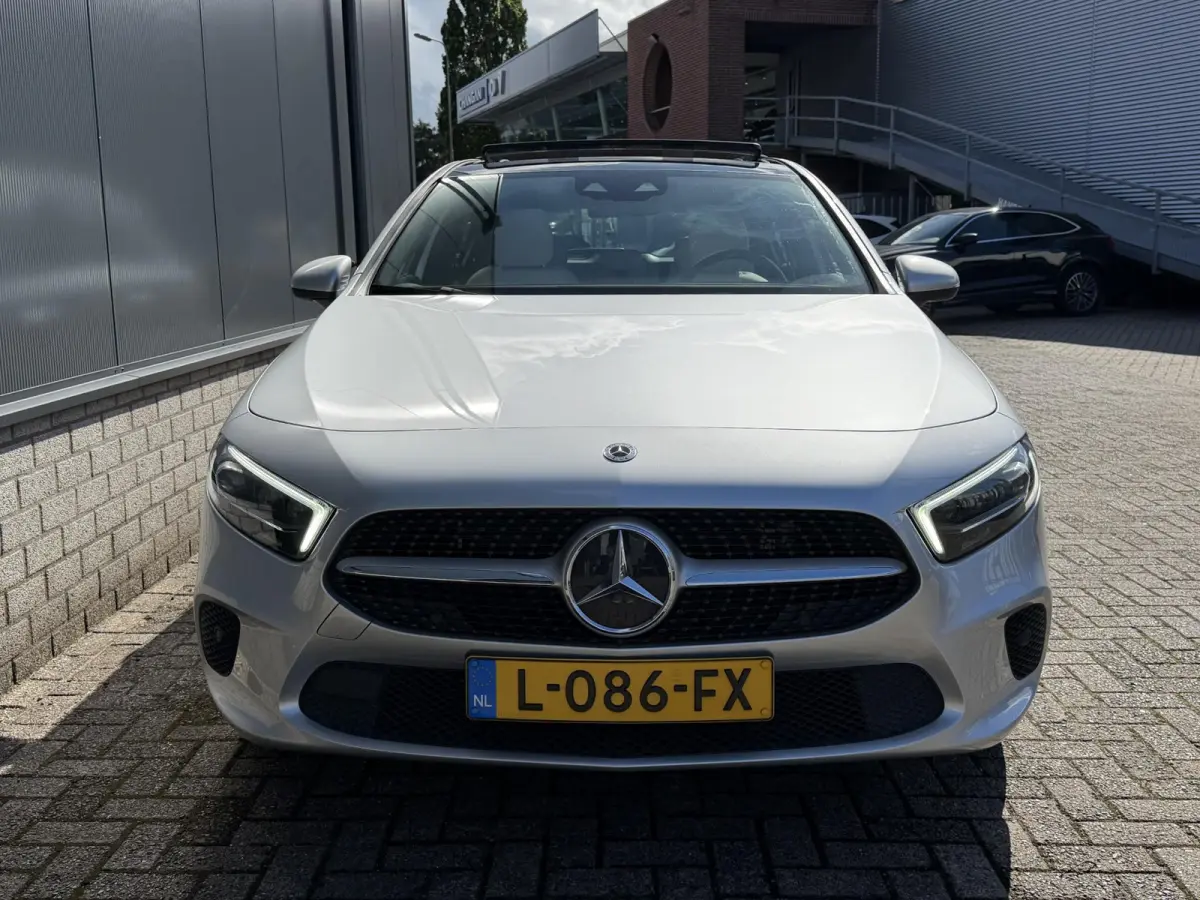 250 e Business Solution Luxury Limited 17"/Panoramadak/Leder + memory/Stoelverwarming/Camera/Dodehoek/Keyless/Matrix LED