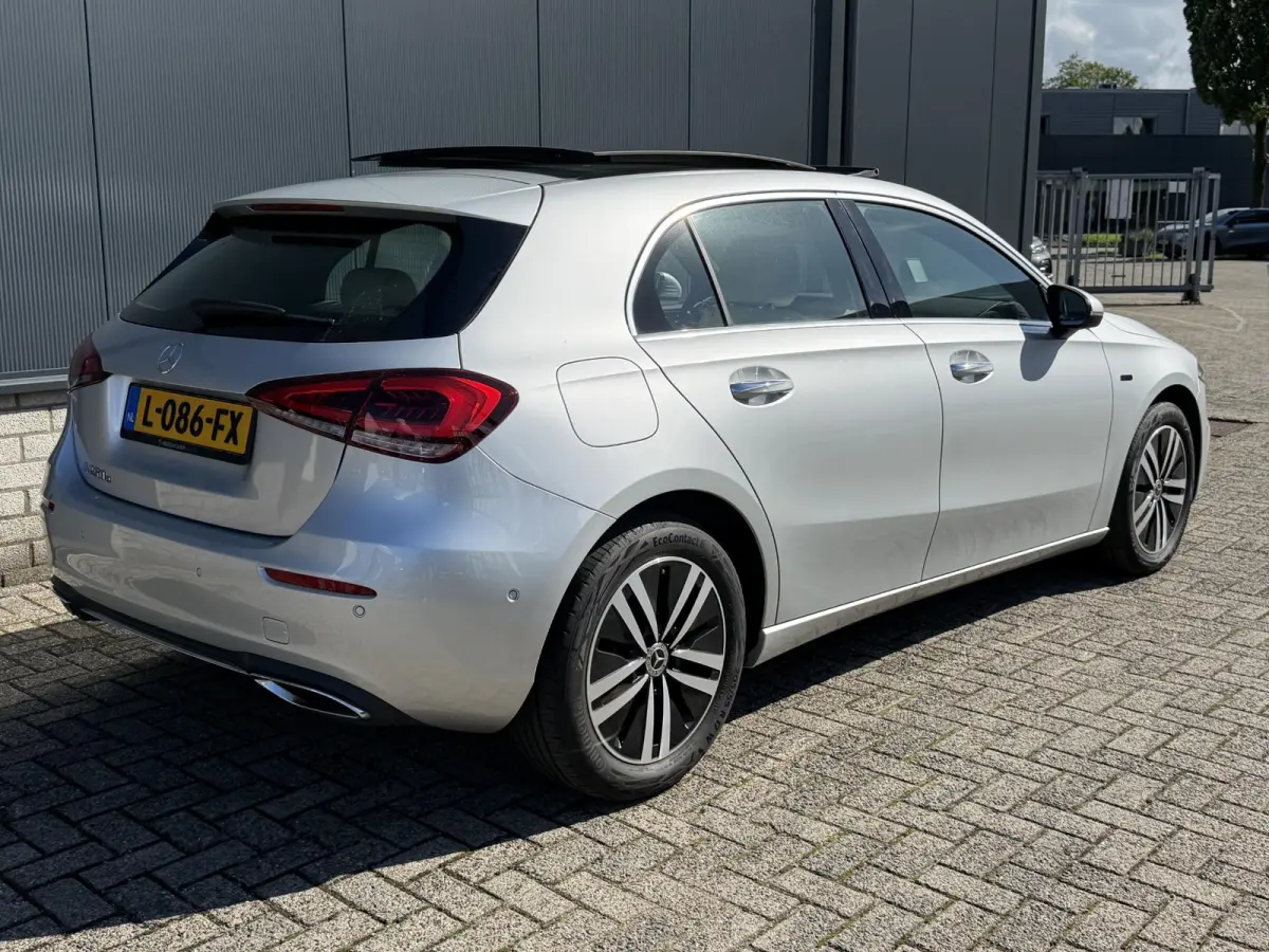250 e Business Solution Luxury Limited 17"/Panoramadak/Leder + memory/Stoelverwarming/Camera/Dodehoek/Keyless/Matrix LED