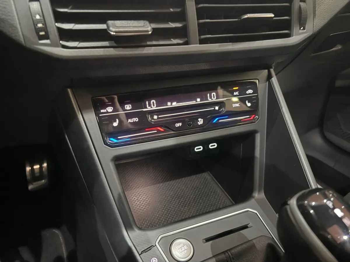 1.0 TSI R-Line Business Pano Navi Led IQ Lights Camera