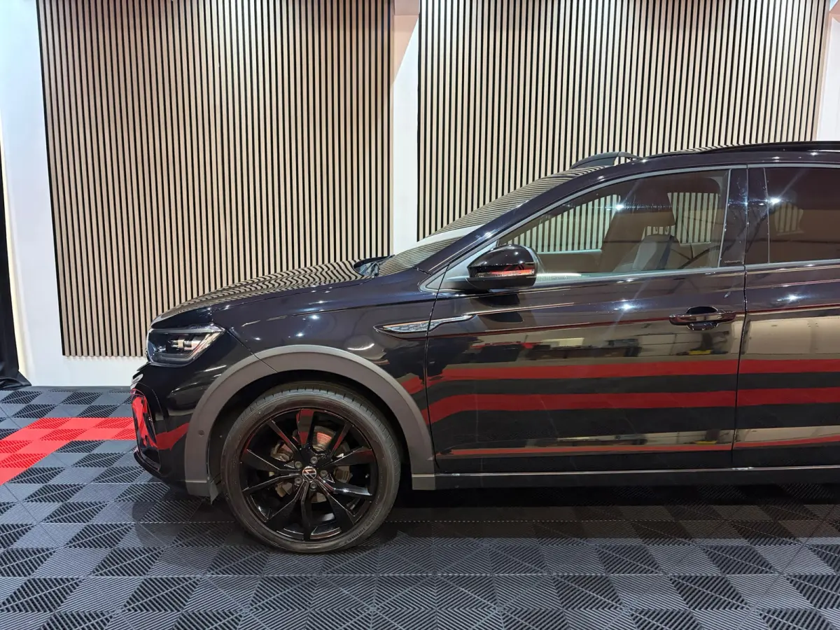 1.0 TSI R-Line Business Pano Navi Led IQ Lights Camera