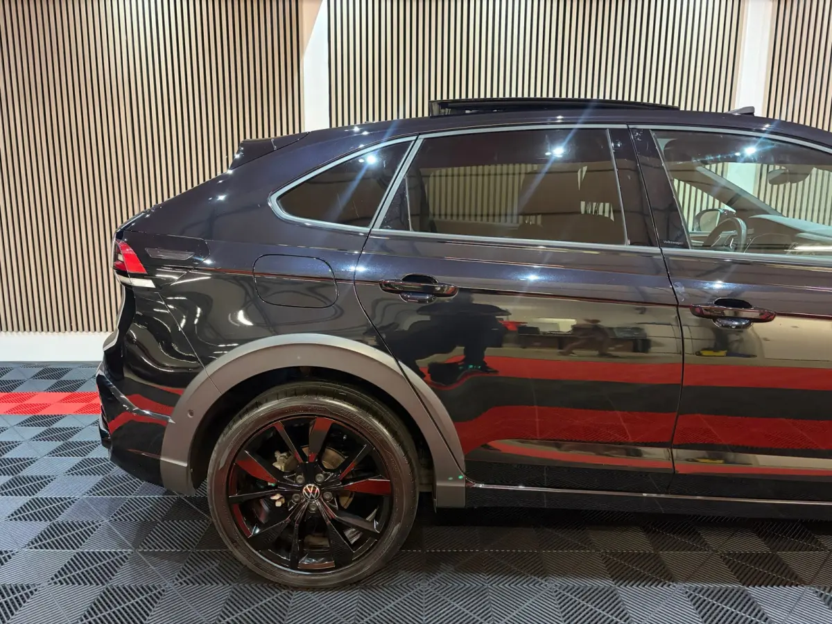 1.0 TSI R-Line Business Pano Navi Led IQ Lights Camera