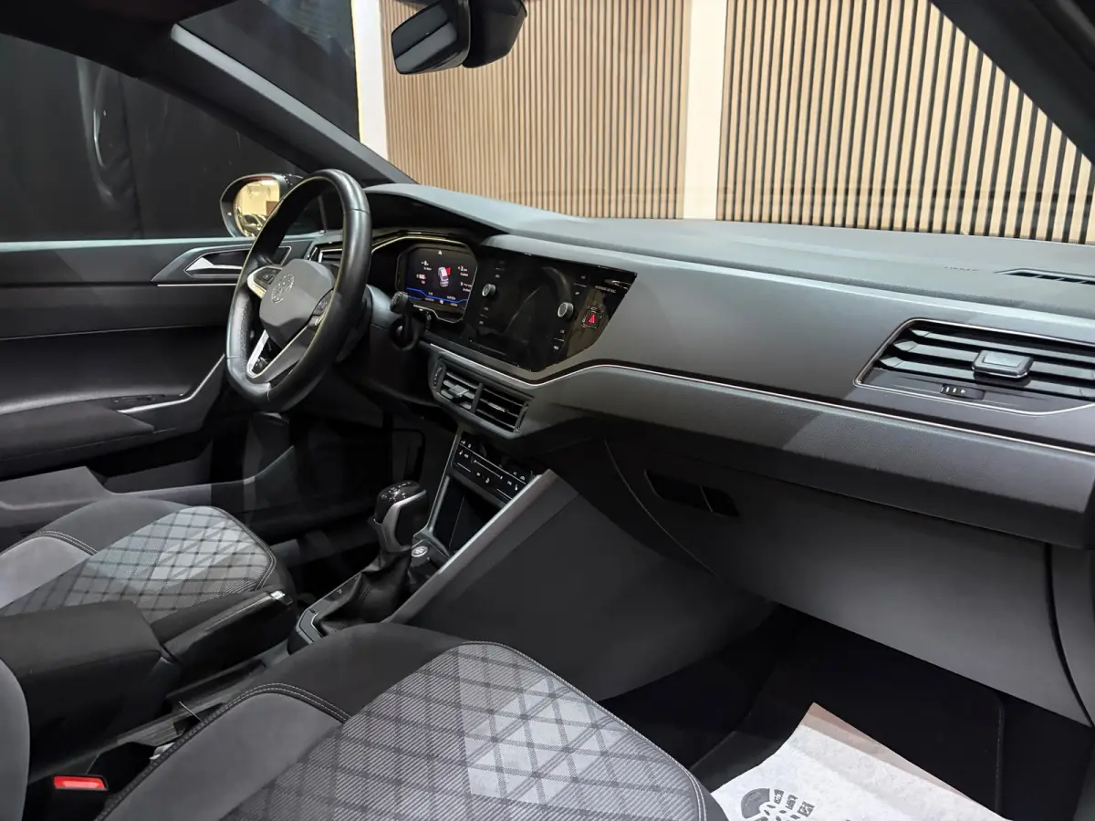 1.0 TSI R-Line Business Pano Navi Led IQ Lights Camera