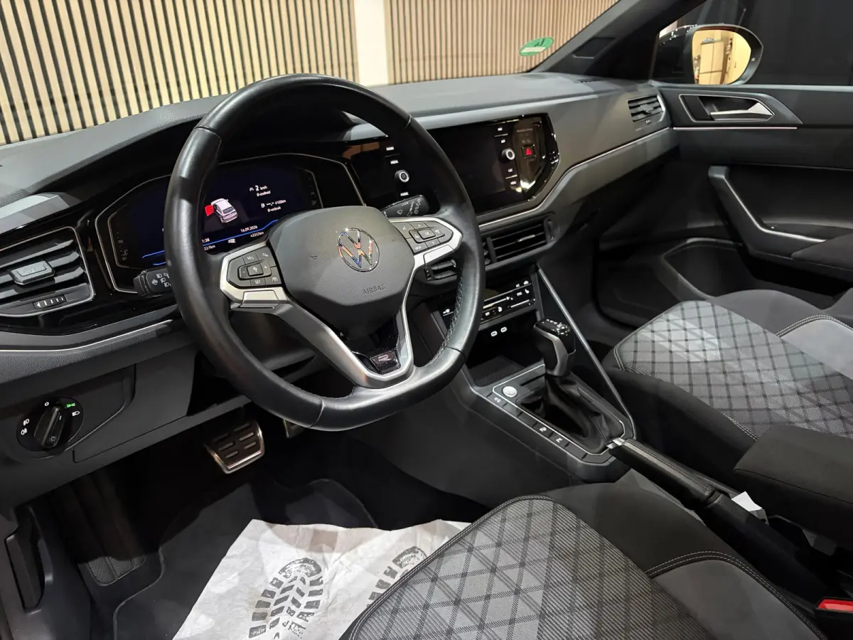 1.0 TSI R-Line Business Pano Navi Led IQ Lights Camera