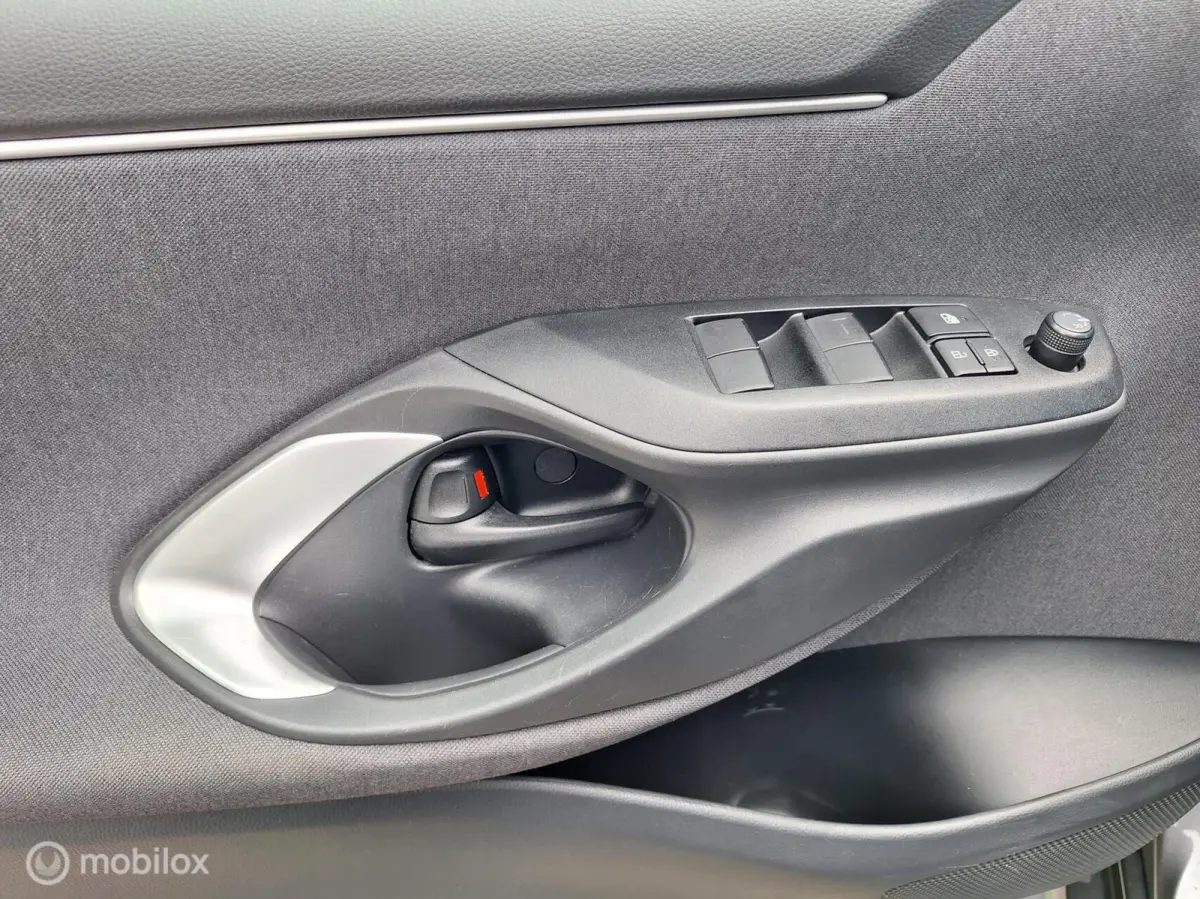 1.5 Hybrid 115 Active 1e Eig. BTW-Auto ! NL-Auto ! Apple-Carplay/Android Auto, Navigatie, Camera, Adap. Cruise-Control, Climate-Control.