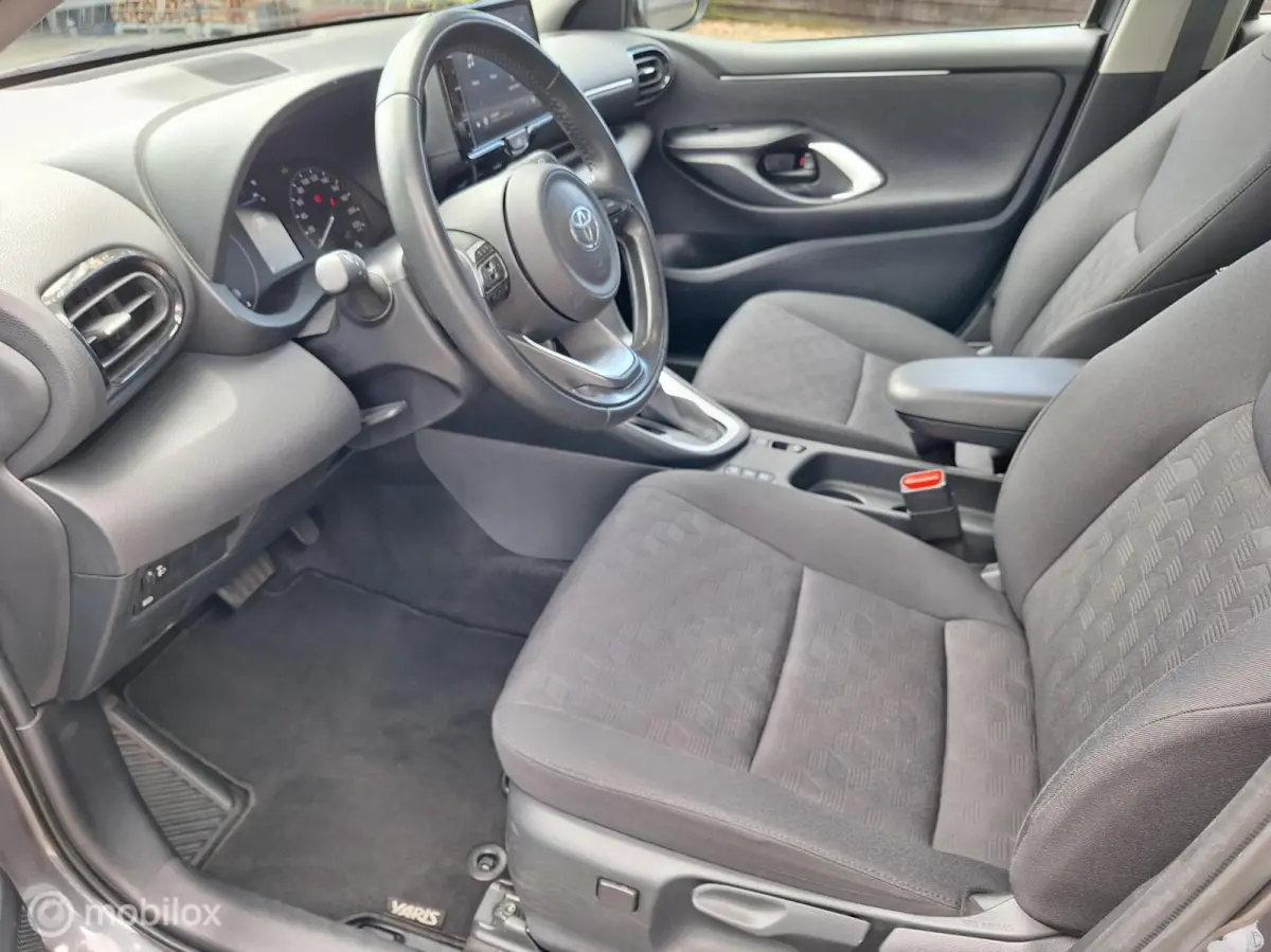 1.5 Hybrid 115 Active 1e Eig. BTW-Auto ! NL-Auto ! Apple-Carplay/Android Auto, Navigatie, Camera, Adap. Cruise-Control, Climate-Control.