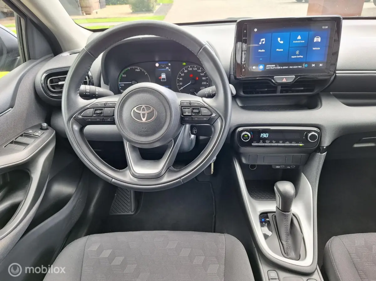 1.5 Hybrid 115 Active 1e Eig. BTW-Auto ! NL-Auto ! Apple-Carplay/Android Auto, Navigatie, Camera, Adap. Cruise-Control, Climate-Control.
