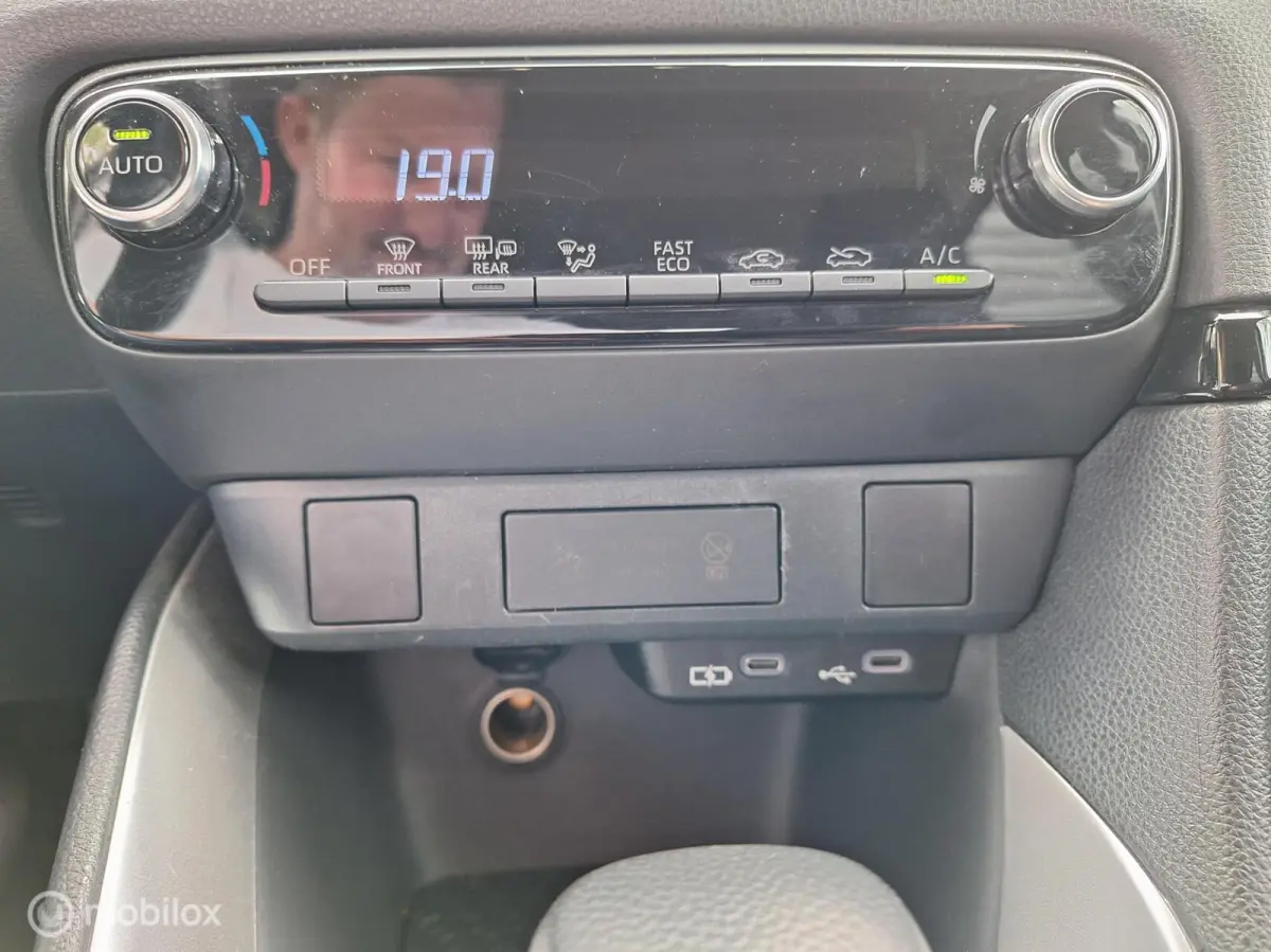 1.5 Hybrid 115 Active 1e Eig. BTW-Auto ! NL-Auto ! Apple-Carplay/Android Auto, Navigatie, Camera, Adap. Cruise-Control, Climate-Control.