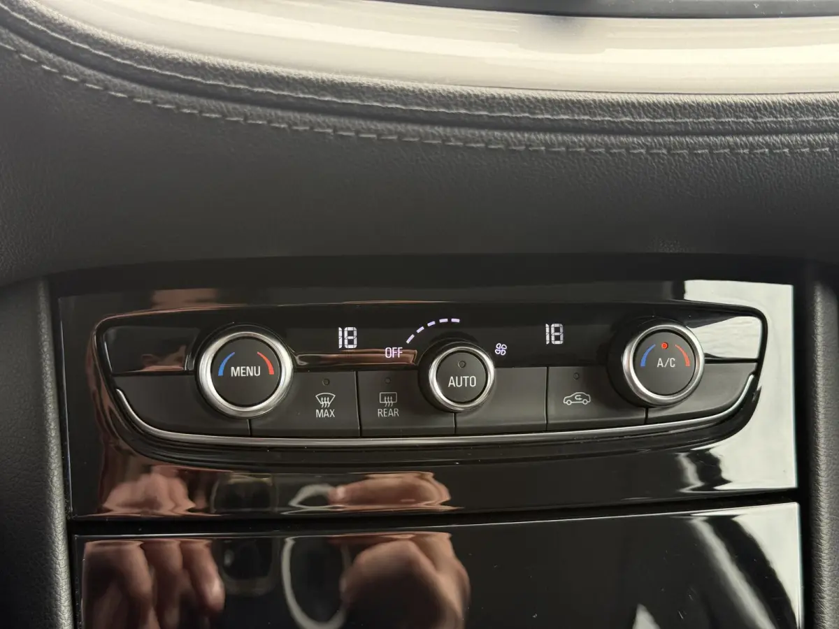 1.2 Turbo Online Edition |Navi|Carplay|Trekhaak|PDC|Clima|Cruise|N.A.P|APK tot 02-2027