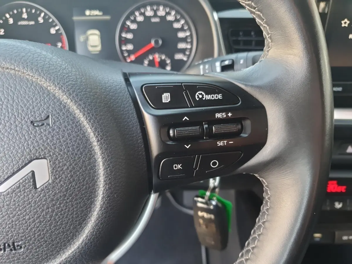 1.0T DynamicLine | Camera | Climate control | Apple Carplay / Android Auto | Cruise control | Parkeersensoren achter | Lichtmetalen velgen 16inch |