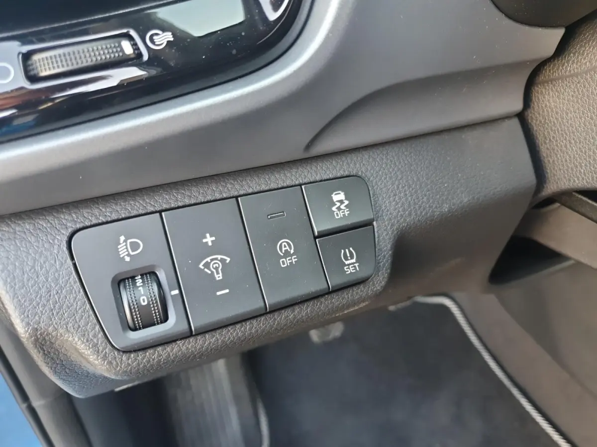 1.0T DynamicLine | Camera | Climate control | Apple Carplay / Android Auto | Cruise control | Parkeersensoren achter | Lichtmetalen velgen 16inch |