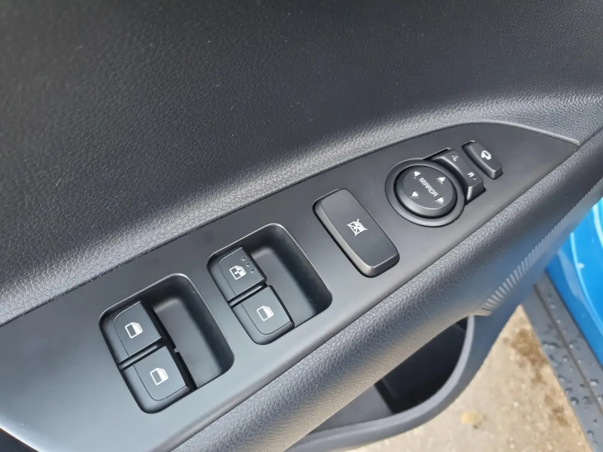 1.0T DynamicLine | Camera | Climate control | Apple Carplay / Android Auto | Cruise control | Parkeersensoren achter | Lichtmetalen velgen 16inch |