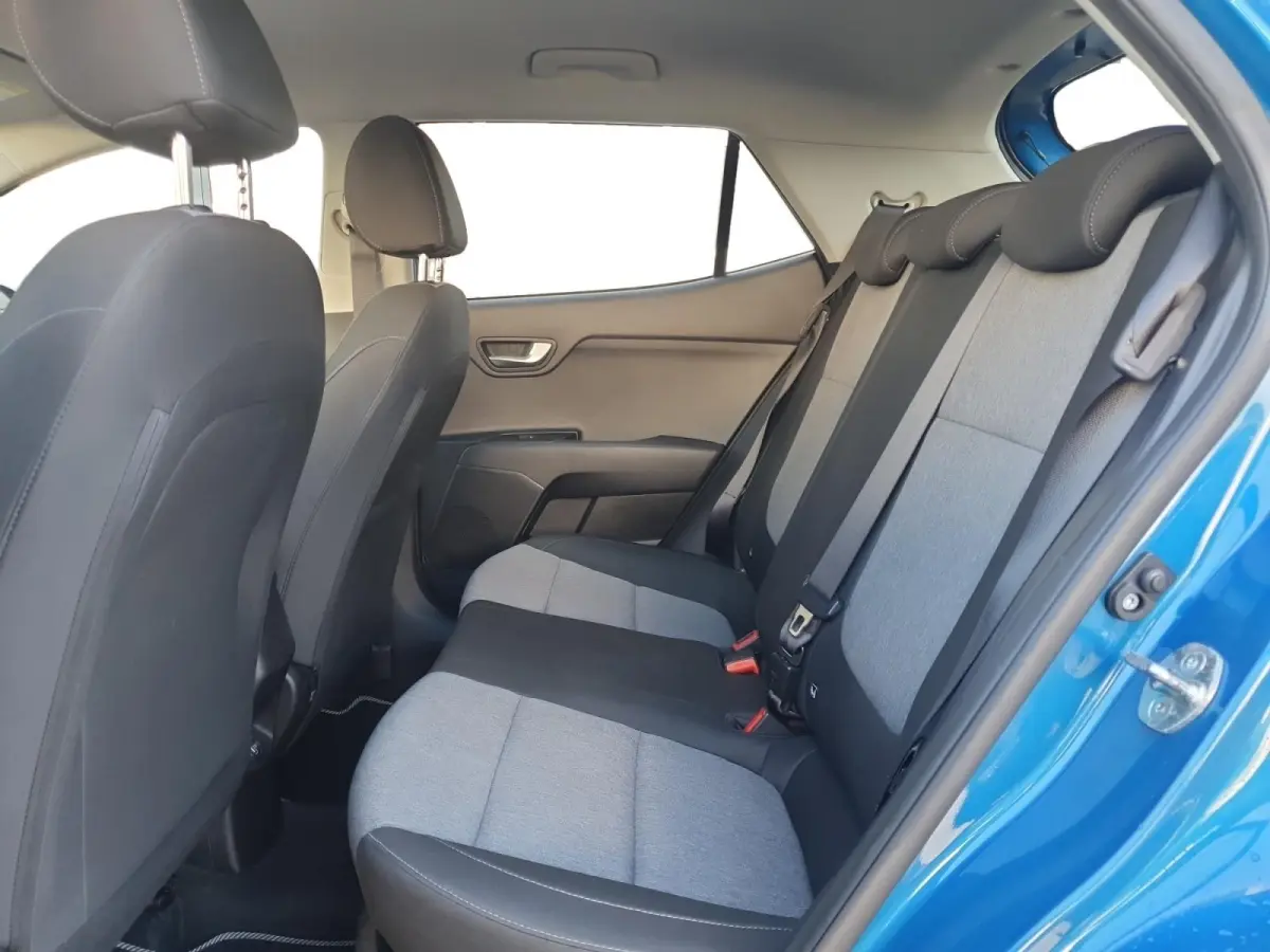 1.0T DynamicLine | Camera | Climate control | Apple Carplay / Android Auto | Cruise control | Parkeersensoren achter | Lichtmetalen velgen 16inch |