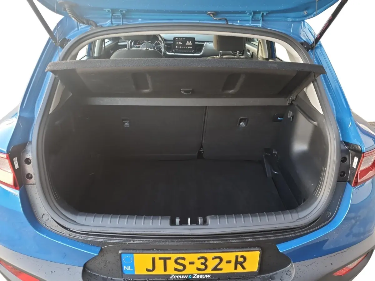 1.0T DynamicLine | Camera | Climate control | Apple Carplay / Android Auto | Cruise control | Parkeersensoren achter | Lichtmetalen velgen 16inch |