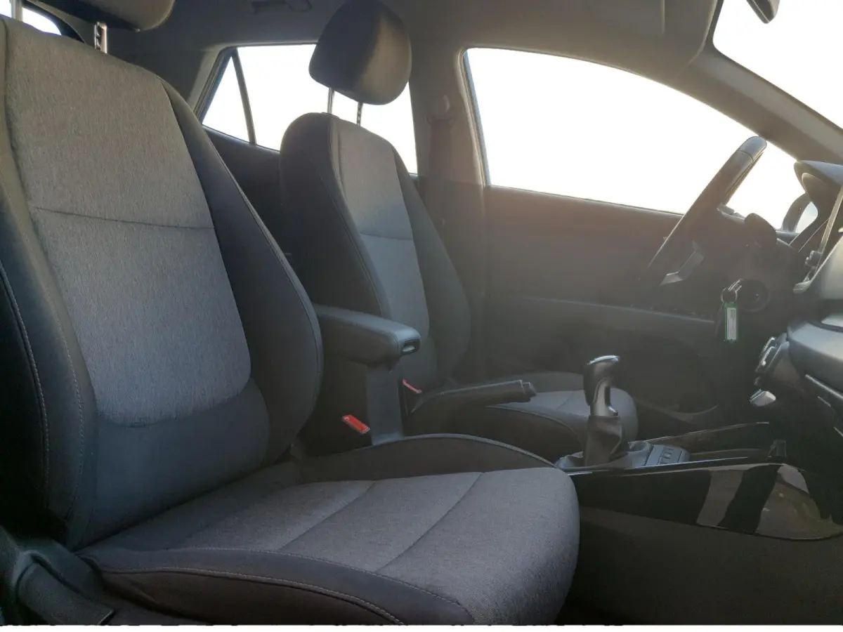 1.0T DynamicLine | Camera | Climate control | Apple Carplay / Android Auto | Cruise control | Parkeersensoren achter | Lichtmetalen velgen 16inch |