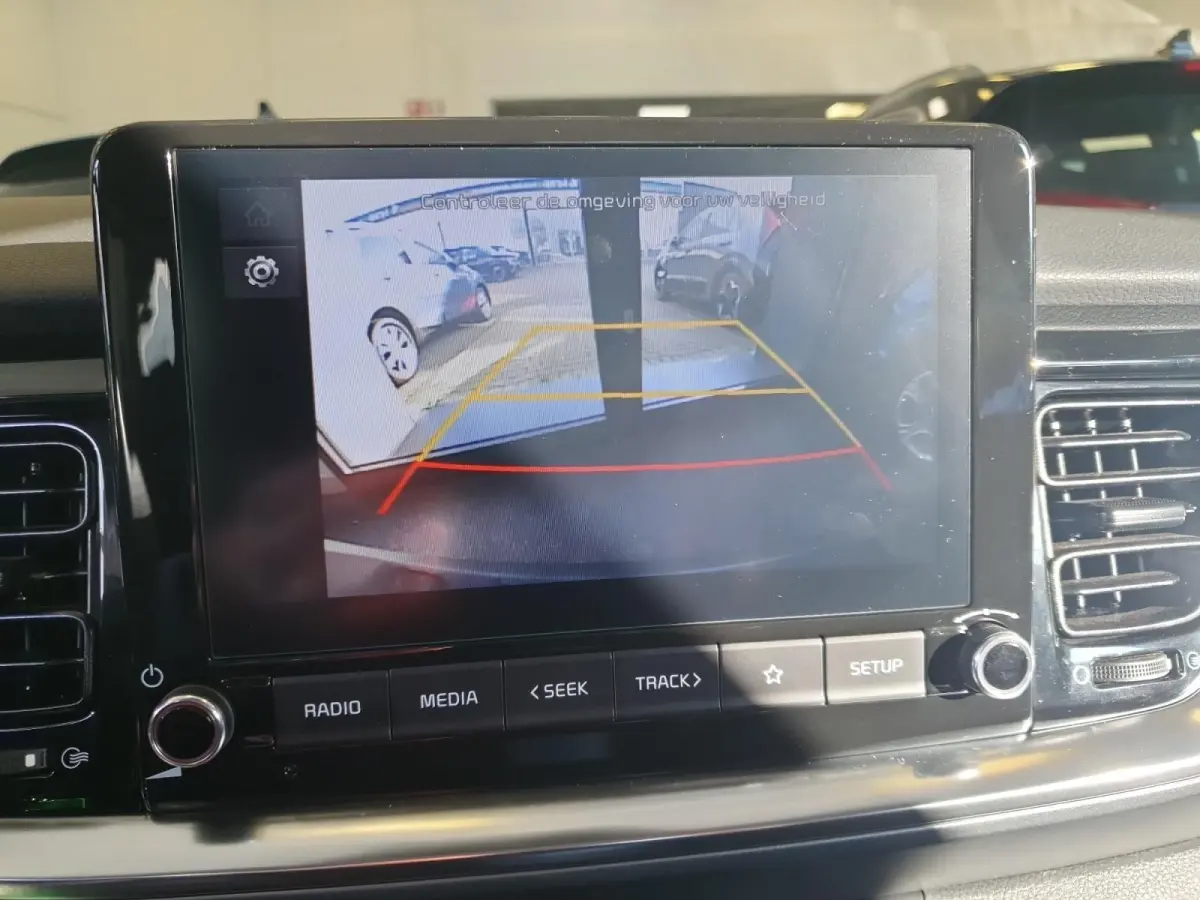 1.0T DynamicLine | Camera | Climate control | Apple Carplay / Android Auto | Cruise control | Parkeersensoren achter | Lichtmetalen velgen 16inch |