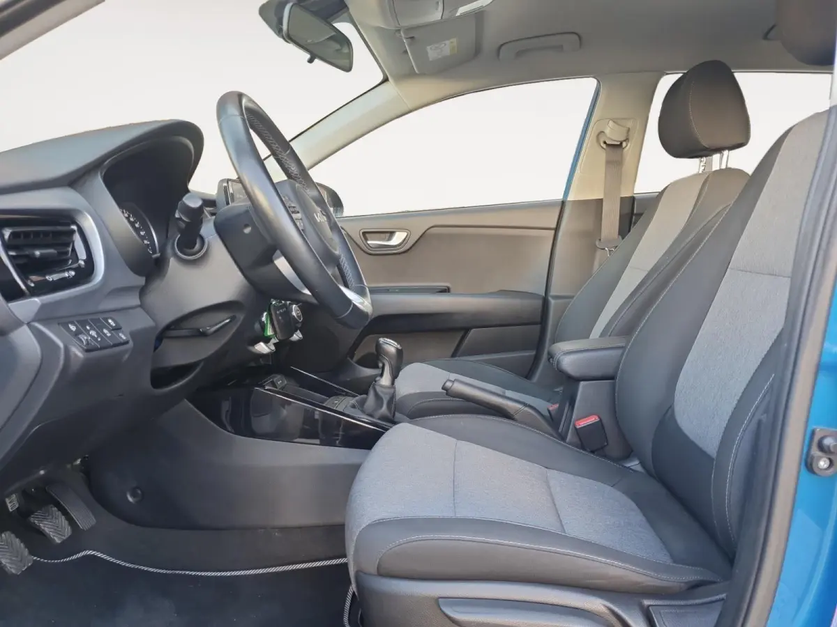 1.0T DynamicLine | Camera | Climate control | Apple Carplay / Android Auto | Cruise control | Parkeersensoren achter | Lichtmetalen velgen 16inch |