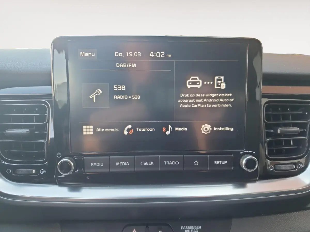 1.0T DynamicLine | Camera | Climate control | Apple Carplay / Android Auto | Cruise control | Parkeersensoren achter | Lichtmetalen velgen 16inch |
