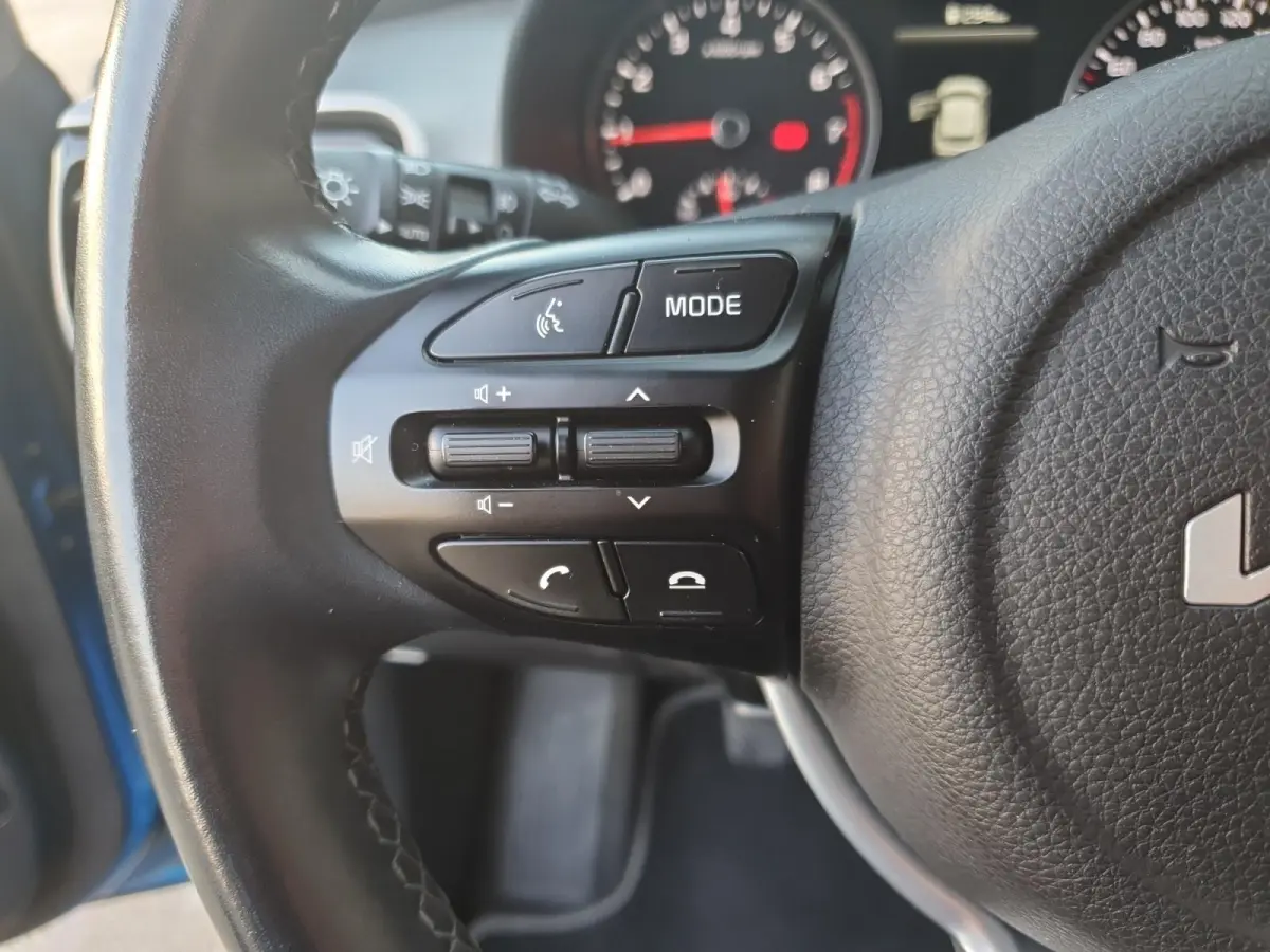 1.0T DynamicLine | Camera | Climate control | Apple Carplay / Android Auto | Cruise control | Parkeersensoren achter | Lichtmetalen velgen 16inch |